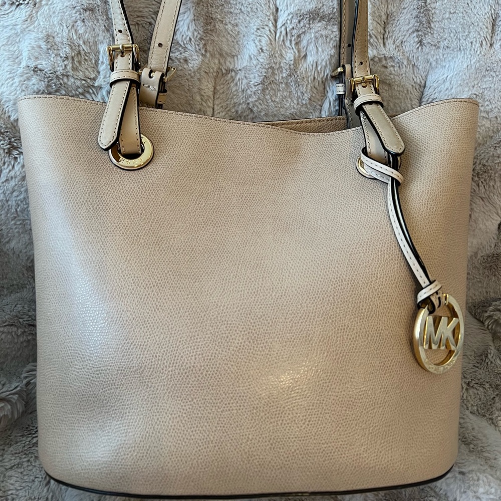 ✨ 👜 Michael Kors Purse 👜✨ Excellent Condition